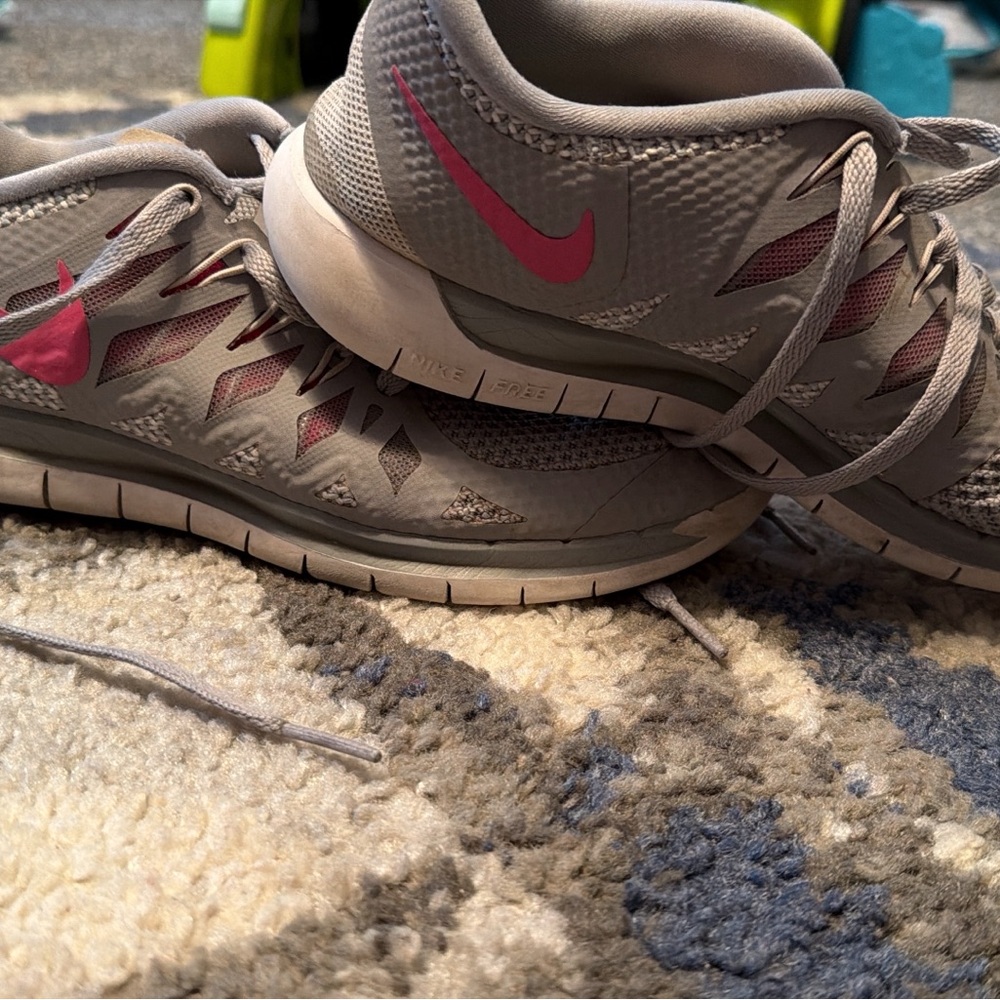 Nike Women's Athletic Shoes in Gray and Pink